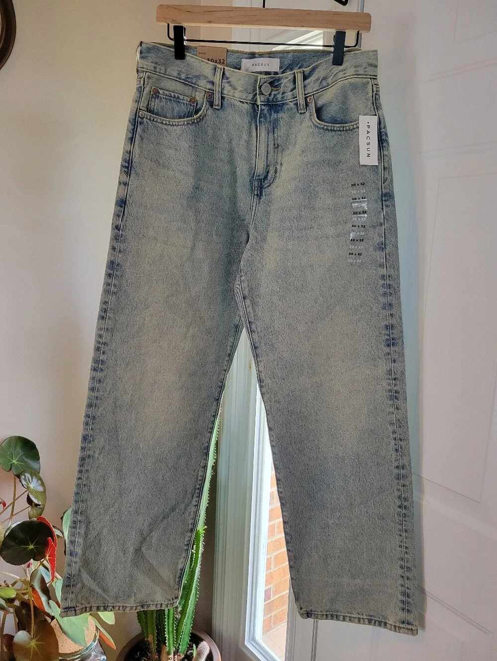 NWT Pacsun Mid Rise Wide Leg Baggy Fit Slight Acid Wash Jeans, Size Mens 30×32